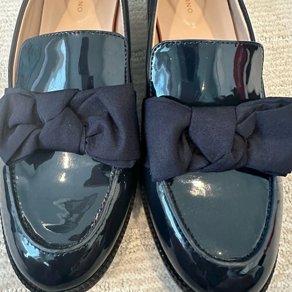 Bandolino Women's Lindio Bow Slip-On Tailored Loafers - Navy Patent Size 8.5M - Picture 12 of 12